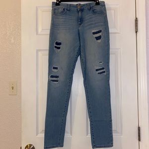 Light Ripped Patches Mid Waisted Jeans
